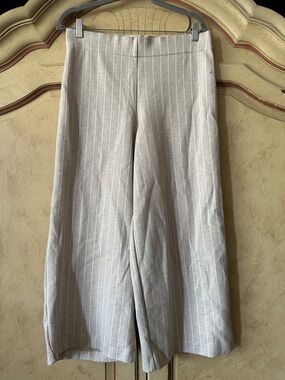 Jones & Co Cropped Wide-Leg Pinstripe Pants in Light Beige size Large